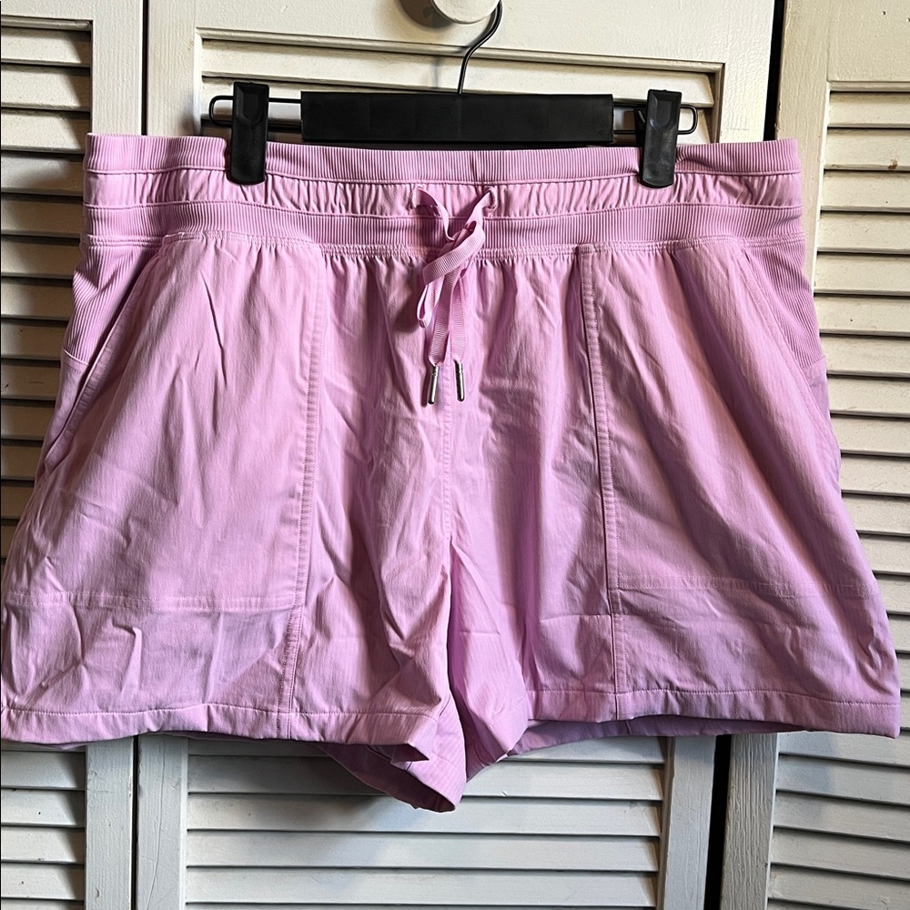 Lululemon Dance Studio High Rise Shorts 3.5 Sz 12 Vita Pink